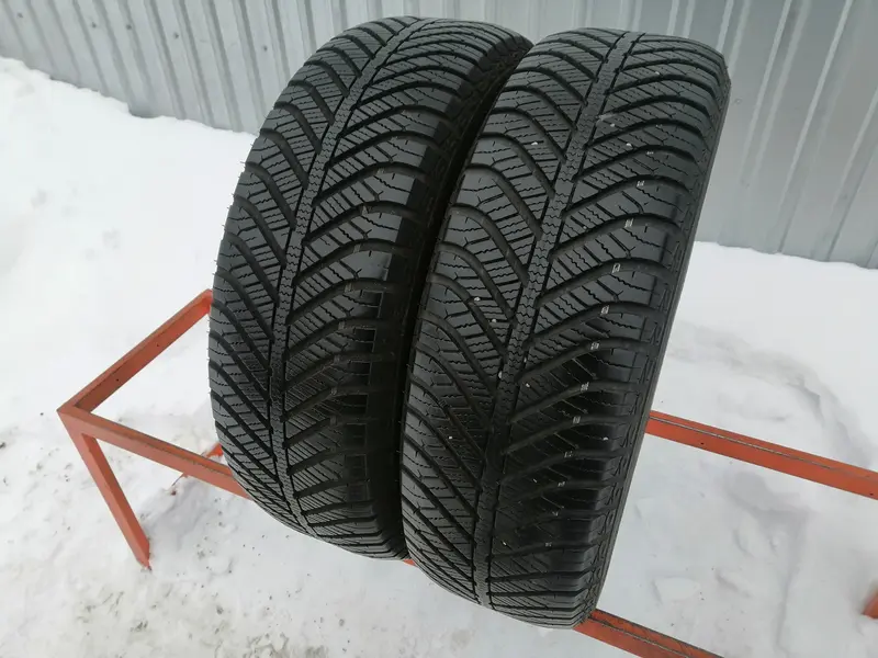 Пара б/у шин 215/60 R17 Goodyear Vector 4Seasons