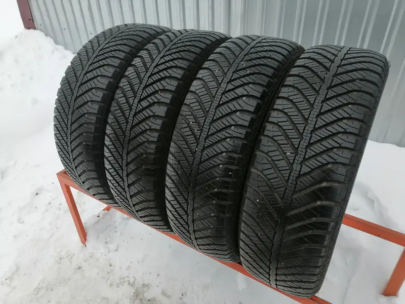 Комплект б/у шин 215/60 R17 Goodyear Vector 4Seasons, фото 1
