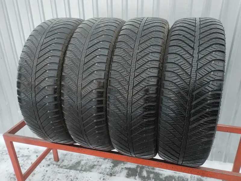 Комплект б/у шин 215/60 R17 Goodyear Vector 4Seasons