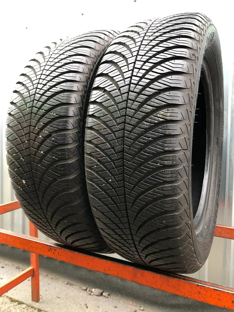 Пара б/у шин 215/60 R17 Goodyear Vector 4Seasons Gen-2, фото 1