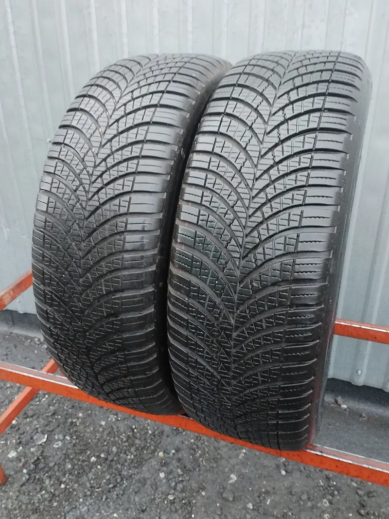 Пара б/у шин 215/60 R17 Goodyear Vector 4Seasons Gen-3
