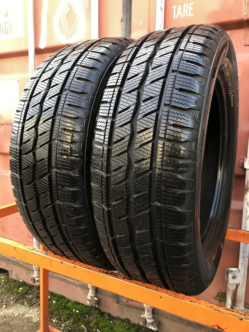 Пара б/у шин 215/60 R17C Hankook Winter i Cept LV RW12