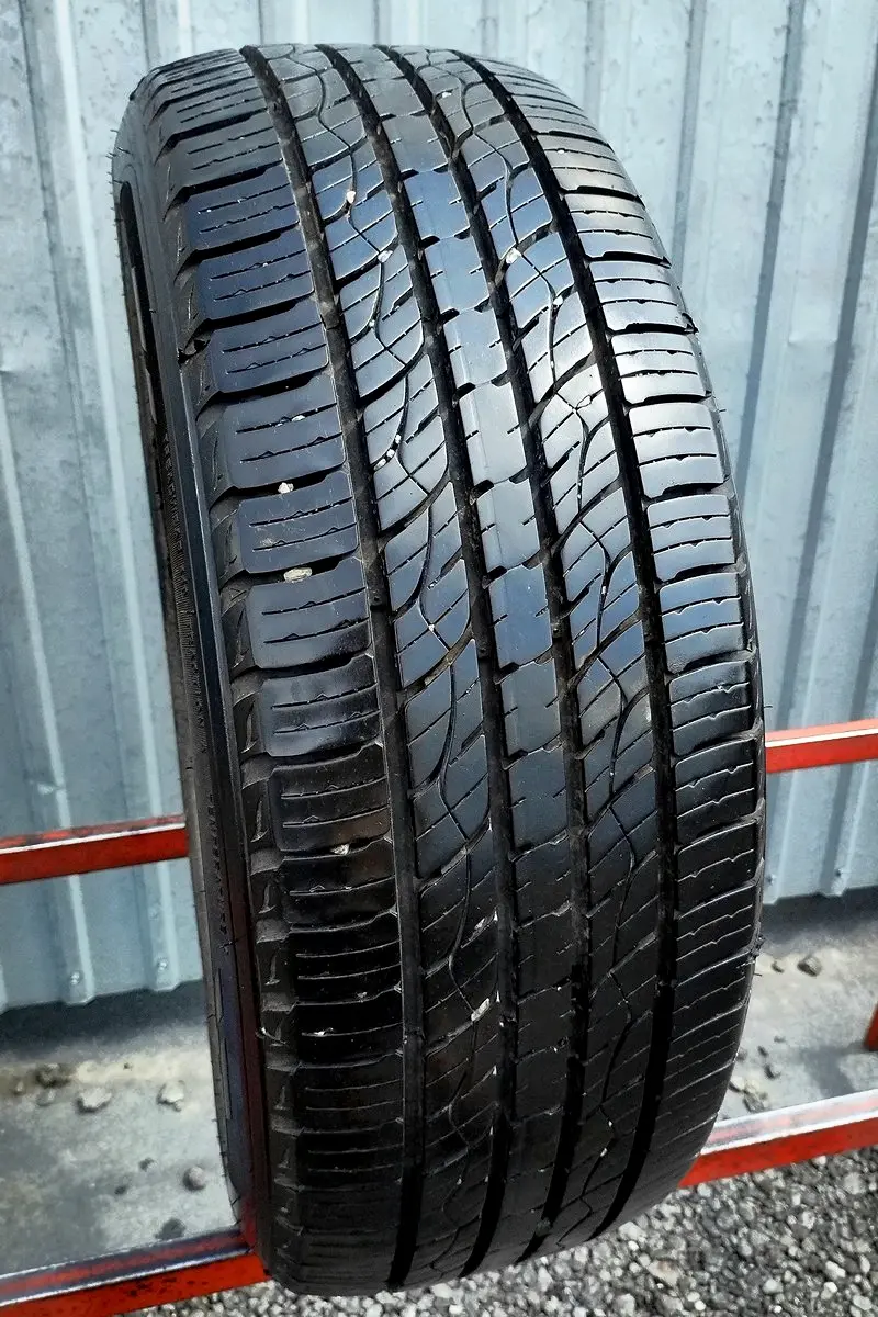 Б/у шина 215/60 R17 Kumho City Venture Premium KL33, фото 1