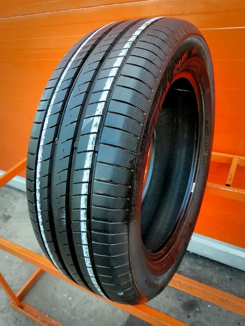 Б/у шина 215/60 R17 Nexen Nfera RU5