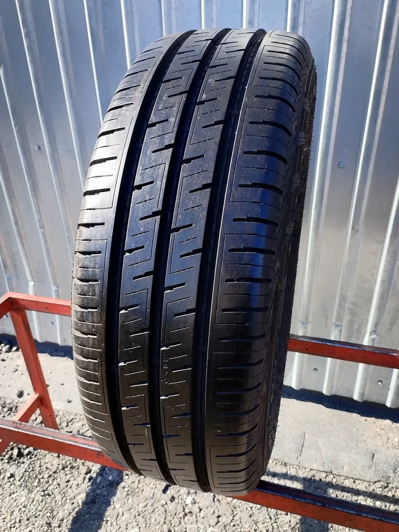 Б/у шина 215/60 R17C Nokian Hakka Van