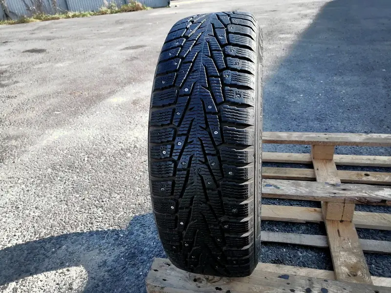 Б/у шина 215/60 R17 Nokian Hakkapeliitta 7 SUV