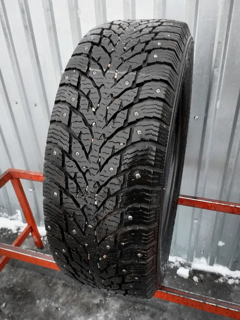 Б/у шина 215/60 R17C Nokian Hakkapeliitta C4