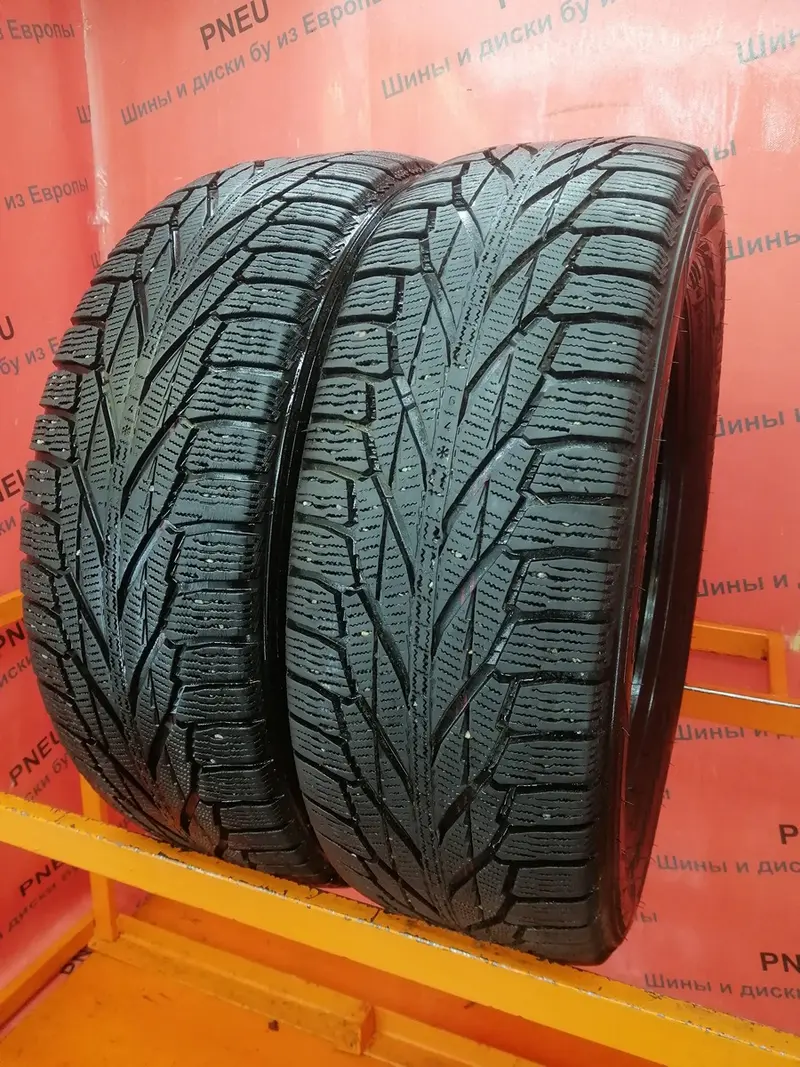 Пара б/у шин 215/60 R17 Nokian Hakkapeliitta R2 SUV