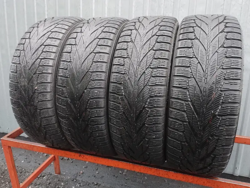 Комплект б/у шин 215/60 R17 Nokian Hakkapeliitta R2 SUV