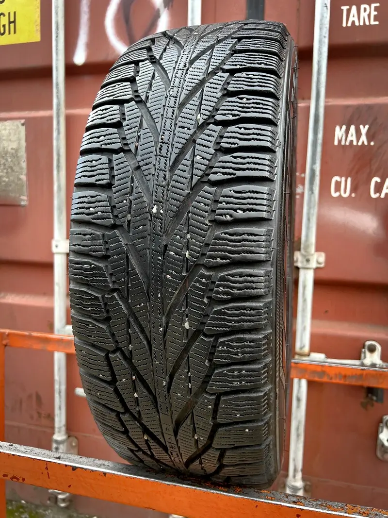 Б/у шина 215/60 R17 Nokian Hakkapeliitta R2 SUV