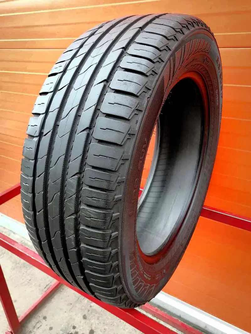 Б/у шина 215/60 R17 Nokian Line SUV