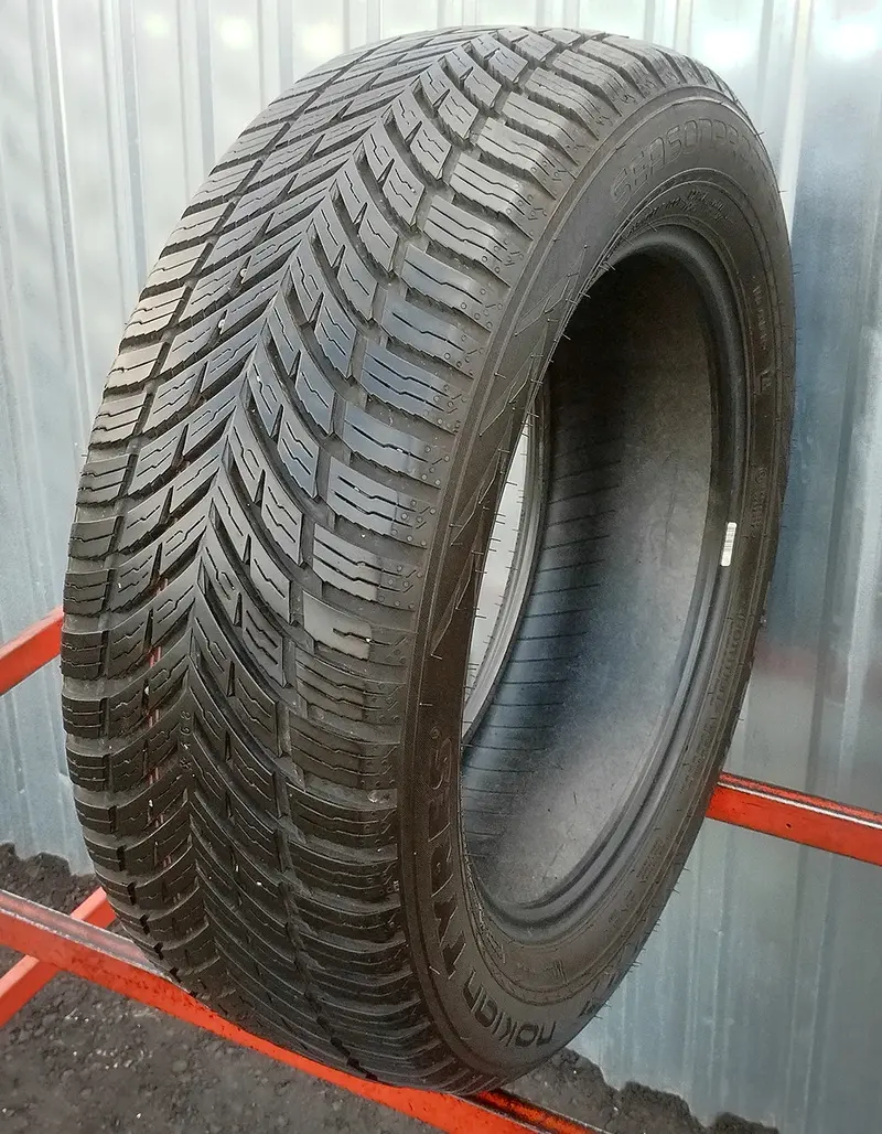 Б/у шина 215/60 R17 Nokian Seasonproof