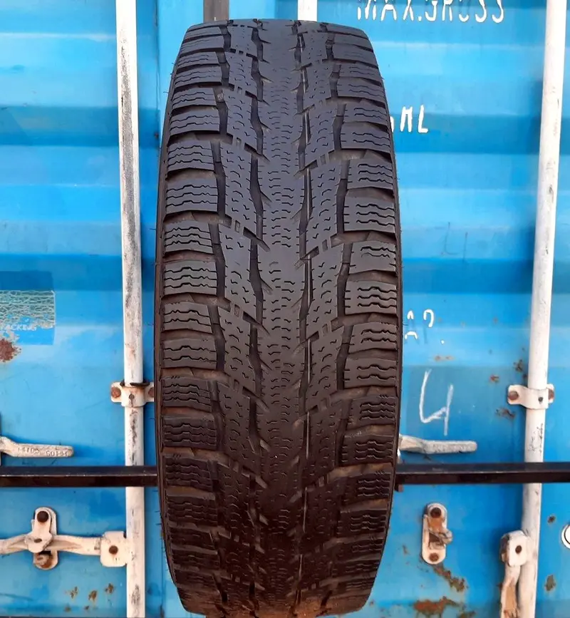 Б/у шина 215/60 R17C Nokian WR C3