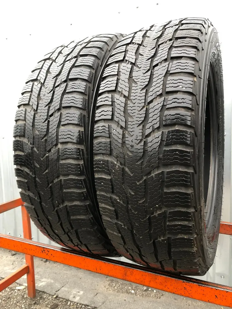 Пара б/у шин 215/60 R17C Nokian WR C3