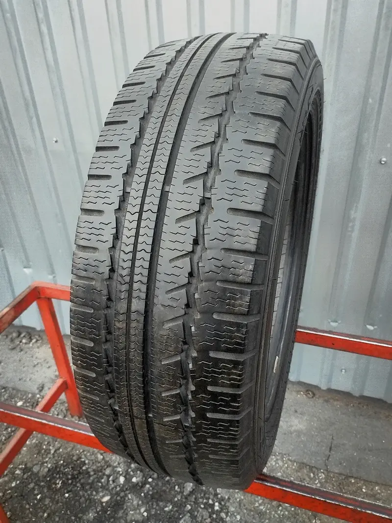 Б/у шина 215/60 R17C Nokian WR C VAN