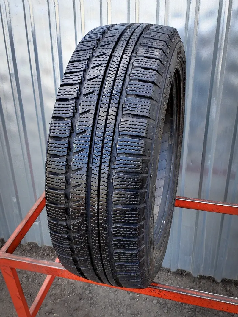 Б/у шина 215/60 R17C Nokian WR C VAN