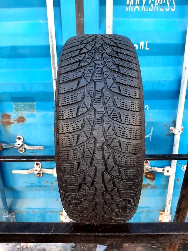 Б/у шина 215/60 R17 Nokian WR D4
