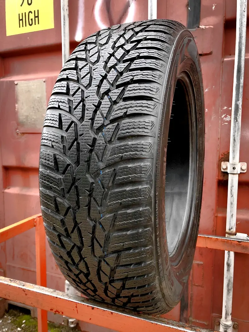Б/у шина 215/60 R17 Nokian WR D4, фото 1