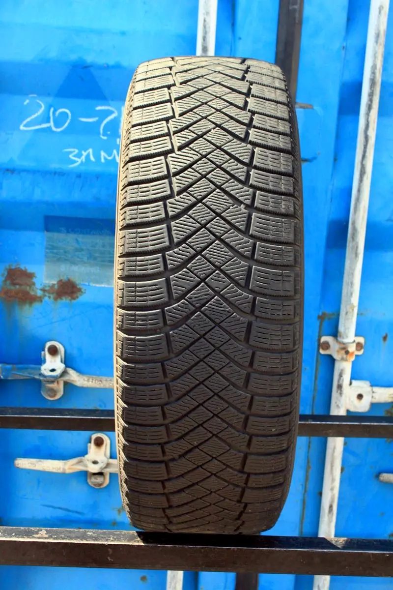 Б/у шина 215/60 R17 Pirelli Ice Zero FR, фото 1