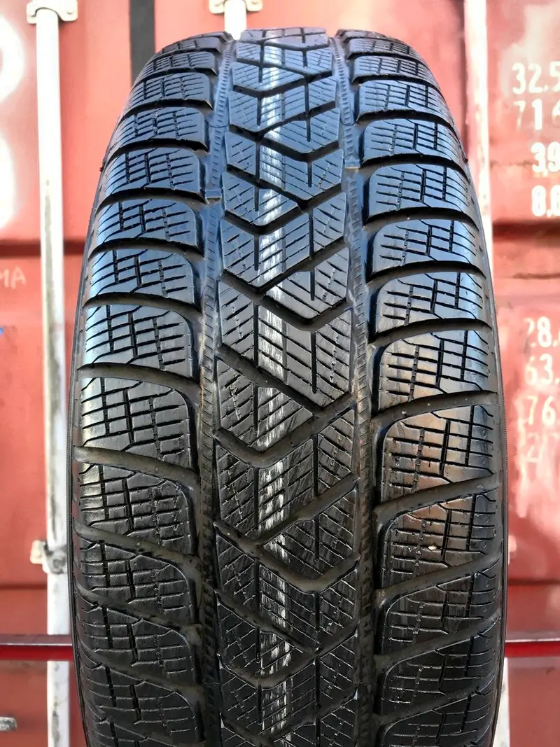 Б/у шина 215/60 R17 Pirelli Scorpion Winter, фото 1