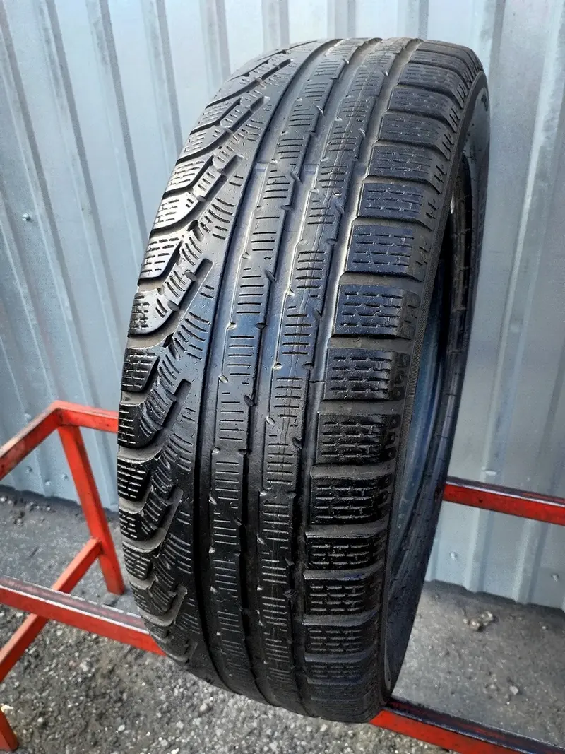 Б/у шина 215/60 R17 Pirelli Winter 240 Sottozero 2