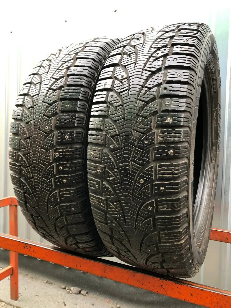 Пара б/у шин 215/60 R17 Pirelli Winter Carving EDGE