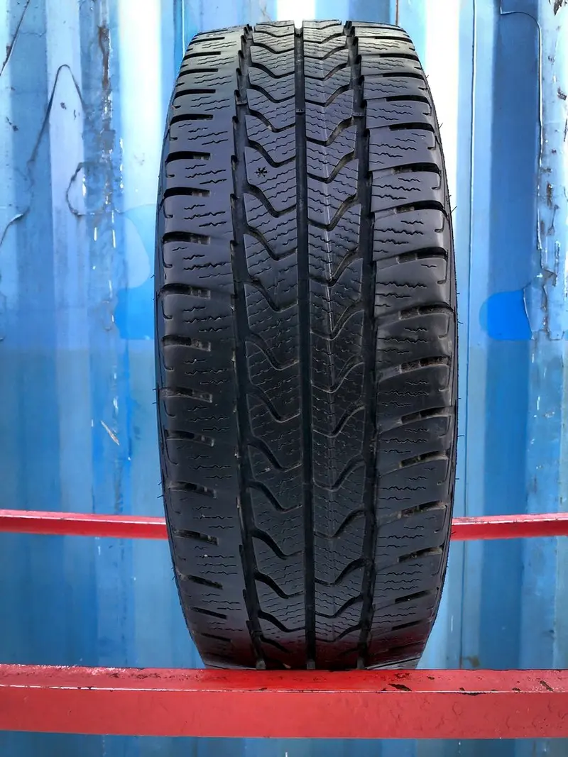 Б/у шина 215/65 R15C Goodyear UltraGrip Cargo
