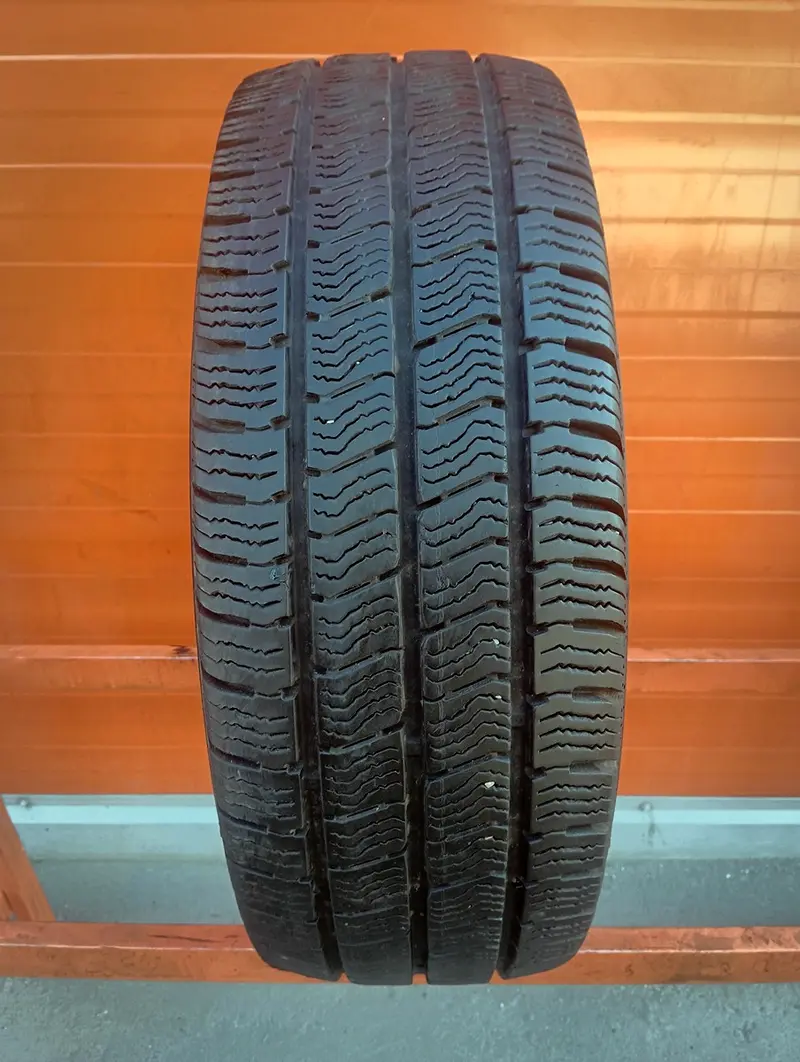 Б/у шина 215/65 R16C Barum Snovanis 3