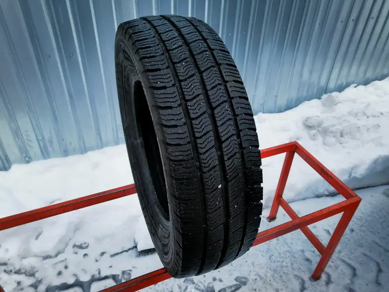 Б/у шина 215/65 R16C Barum Snovanis 3