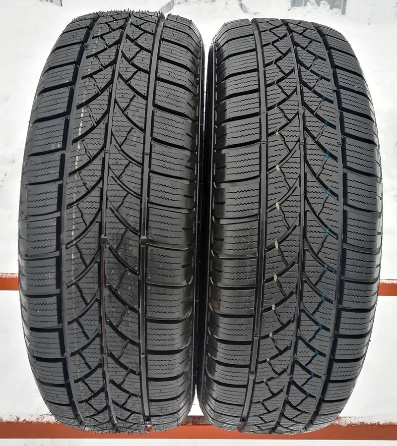 Пара новых шин 215/65 R16 Blizzak LM 18C