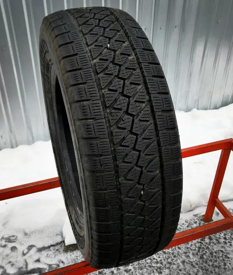 Б/у шина 215/65 R16C Bridgestone Blizzak W995