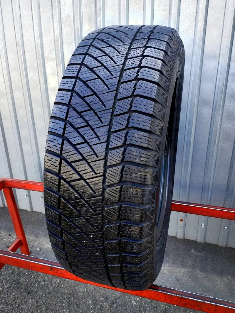 Б/у шина 215/65 R16 Continental ContiVikingContact 6 SUV