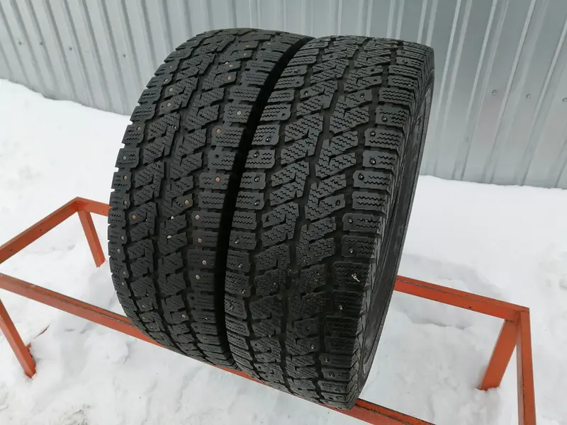 Пара б/у шин 215/65 R16C Continental VancoIceContact