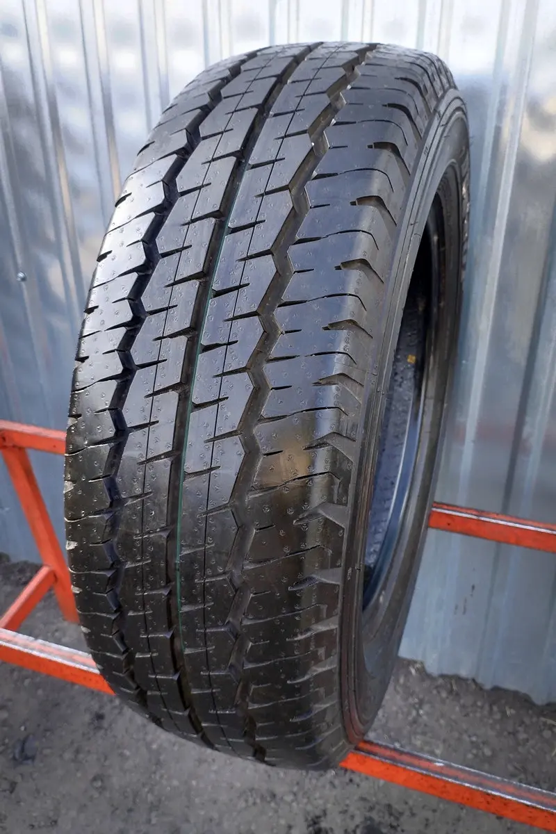 Б/у шина 215/65 R16C Dunlop SP LT 30-6