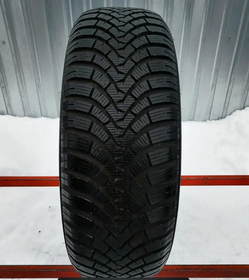 Б/у шина 215/65 R16 Falken Eurowinter HS01