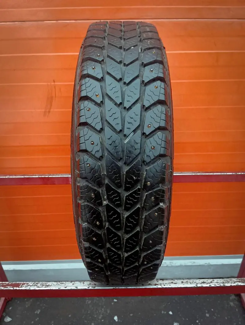 Б/у шина 215/65 R16C Goodyear Cargo Ultra Grip