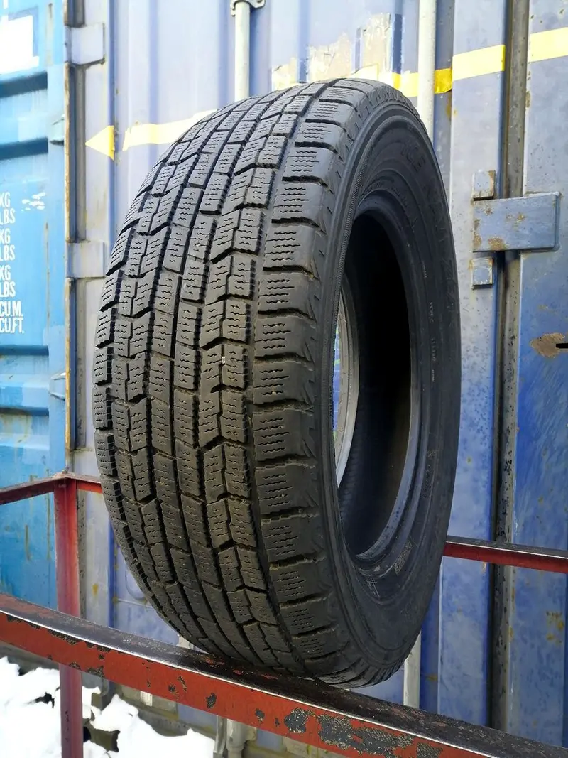 Б/у шина 215/65 R16 Goodyear Ice Navi Zea Hybrid