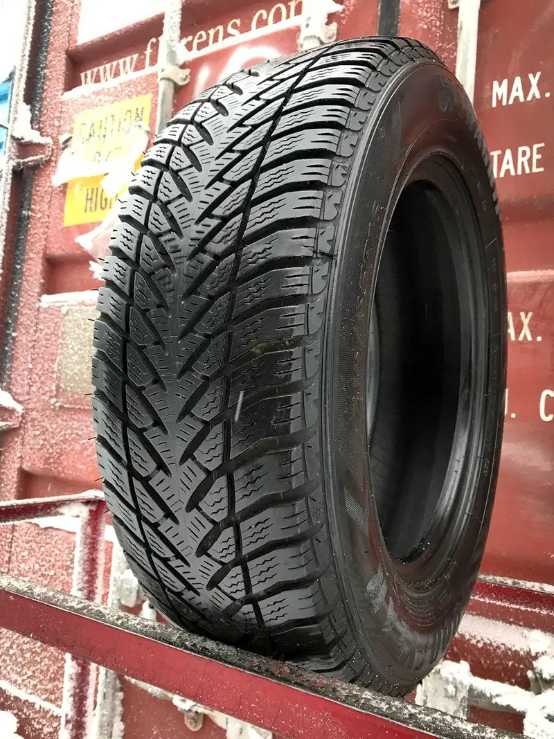 Б/у шина 215/65 R16 Goodyear Ultra Grip + SUV 4x4