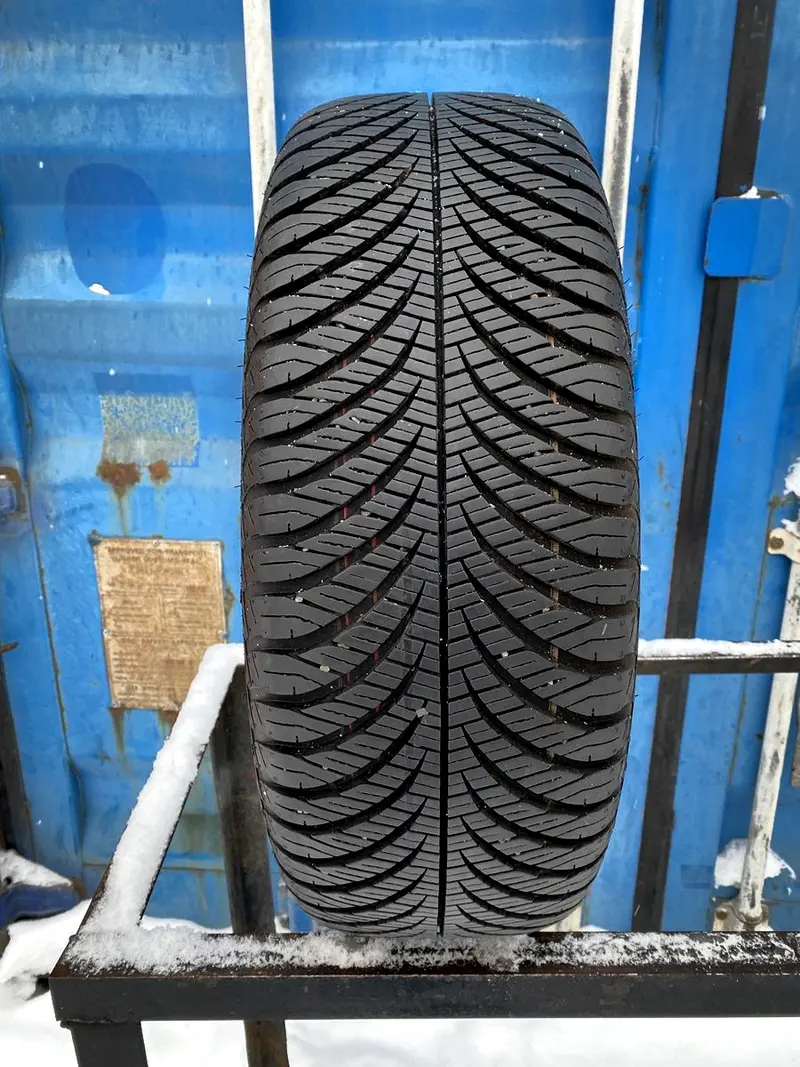 Б/у шина 215/65 R16 Goodyear Vector 4Seasons Gen-2