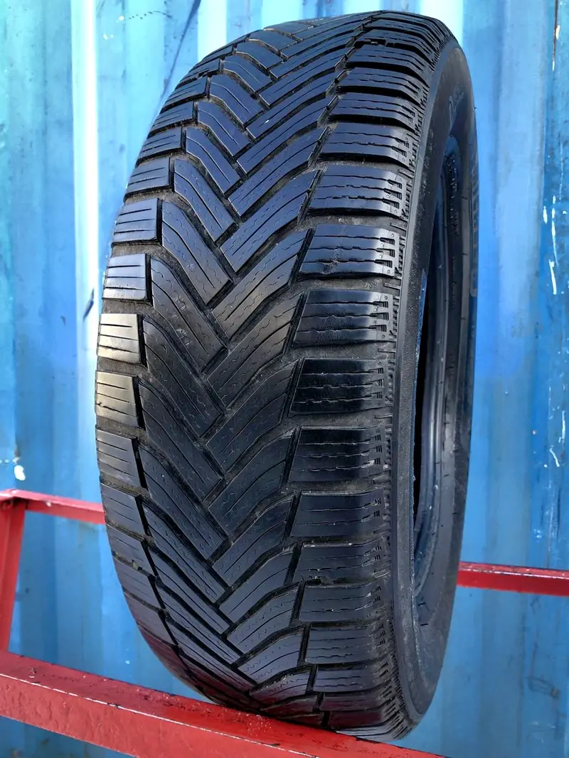 Б/у шина 215/65 R16 Michelin Alpin 6