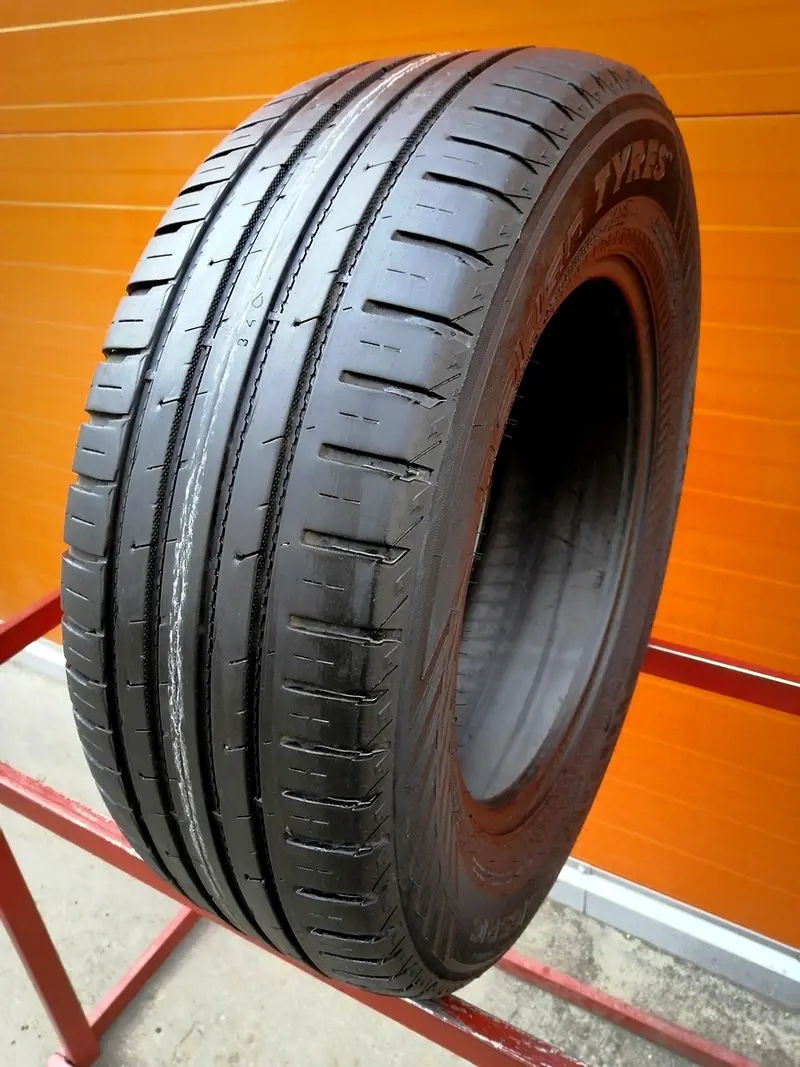 Б/у шина 215/65 R16 Nokian Hakka Blue 2 SUV