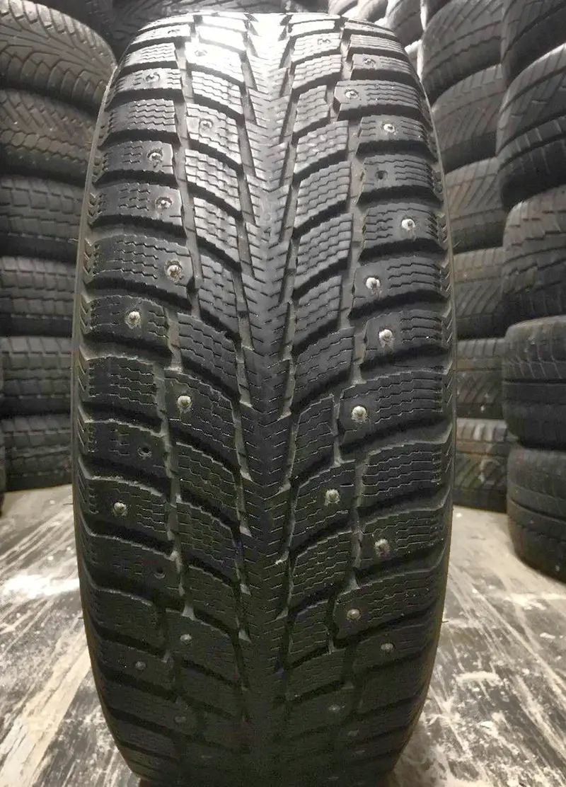 Б/у шина 215/65 R16 Nokian Hakkapeliitta 2