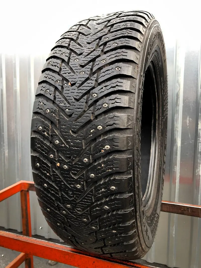 Б/у шина 215/65 R16 Nokian Hakkapeliitta 8 SUV