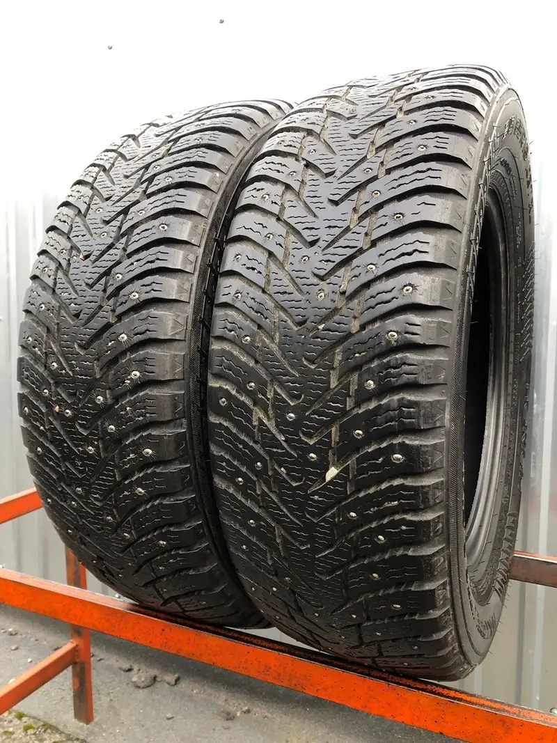 Пара б/у шин 215/65 R16 Nokian Hakkapeliitta 8 SUV