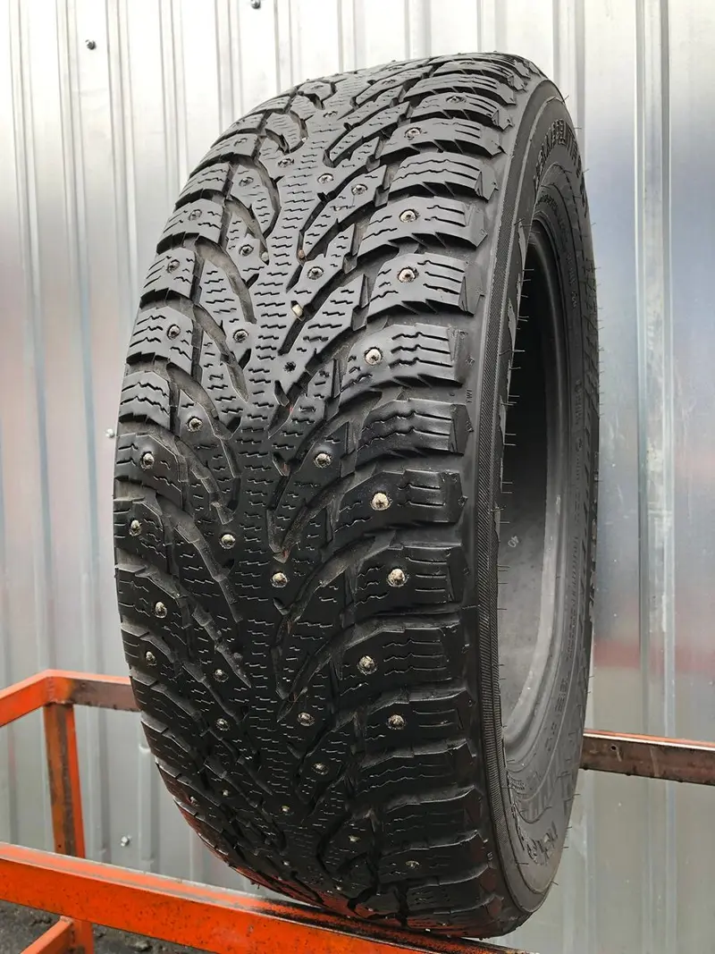 Б/у шина 215/65 R16 Nokian Hakkapeliitta 9 SUV