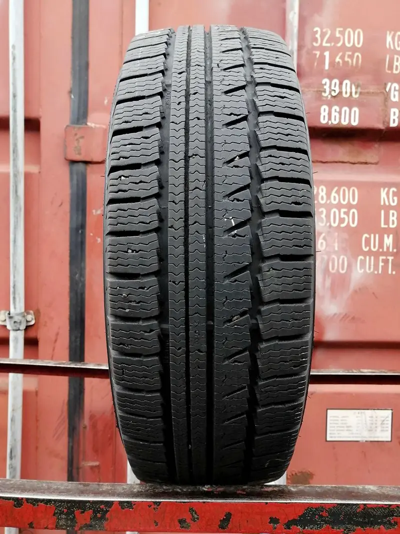 Б/у шина 215/65 R16C Nokian Hakkapeliitta CR VAN