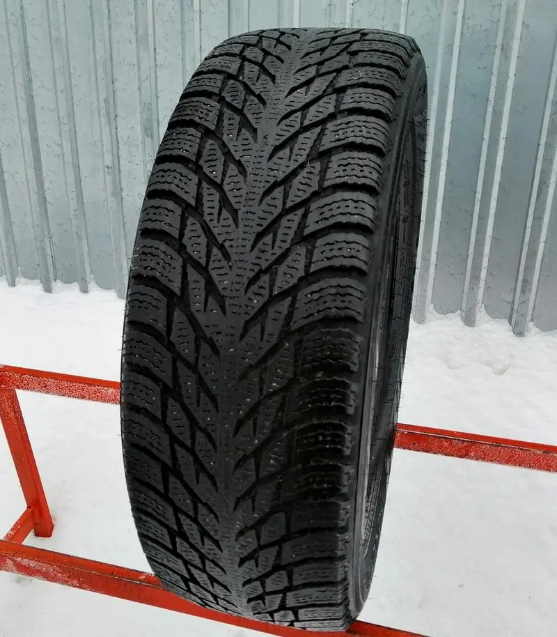 Б/у шина 215/65 R16 Nokian Hakkapeliitta R3