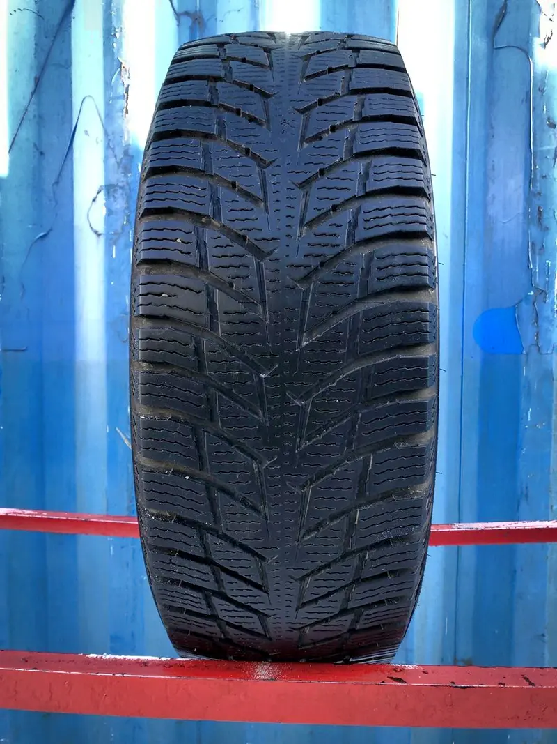 Б/у шина 215/65 R16C Nokian Snowproof C