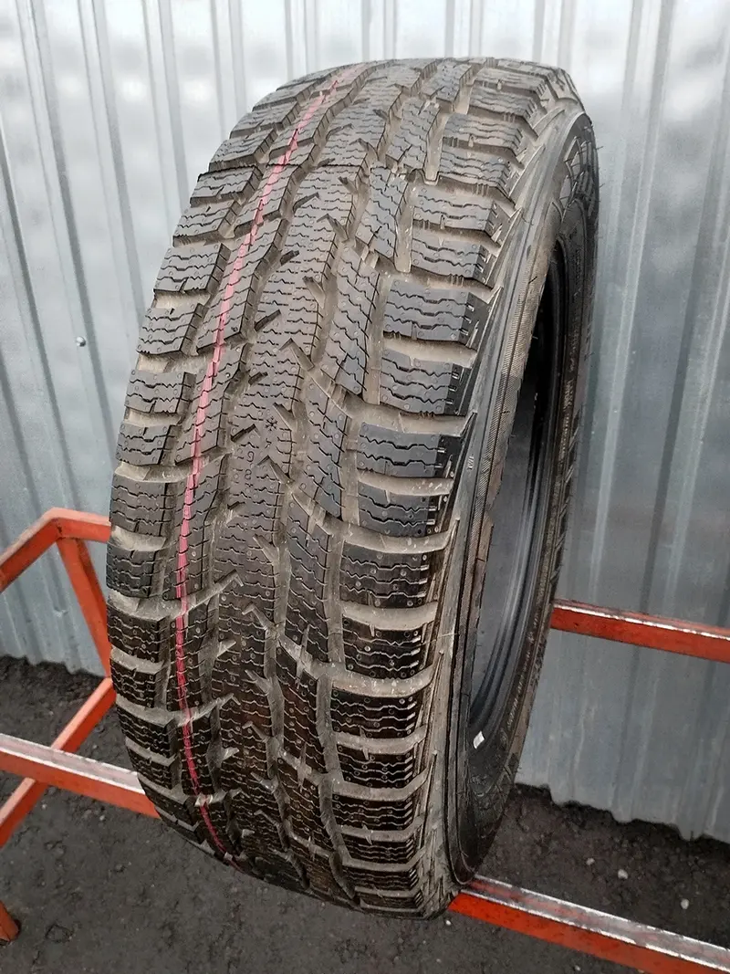 Б/у шина 215/65 R16C Nokian WR C3