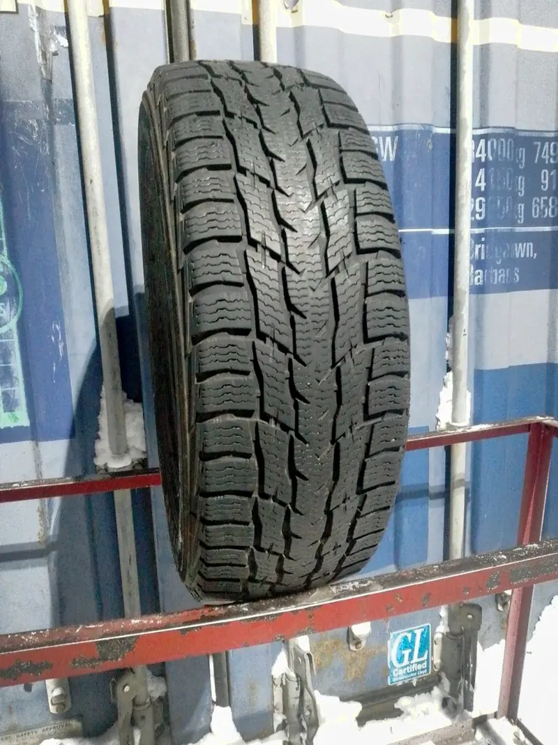 Б/у шина 215/65 R16C Nokian WR C3